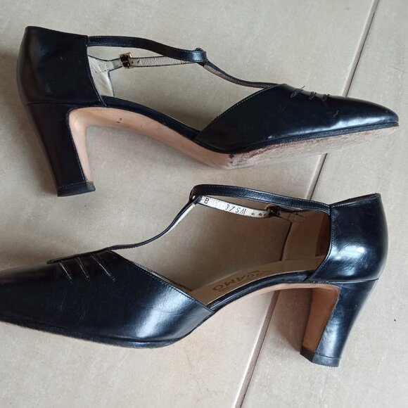 Vintage Salvatore Ferragamo Women's Black T-Strap Pumps - Picture 7 of 16